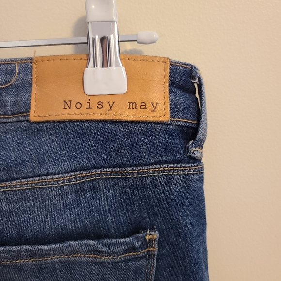 NOISY MAY| dark distressed denim - Picture 3 of 4